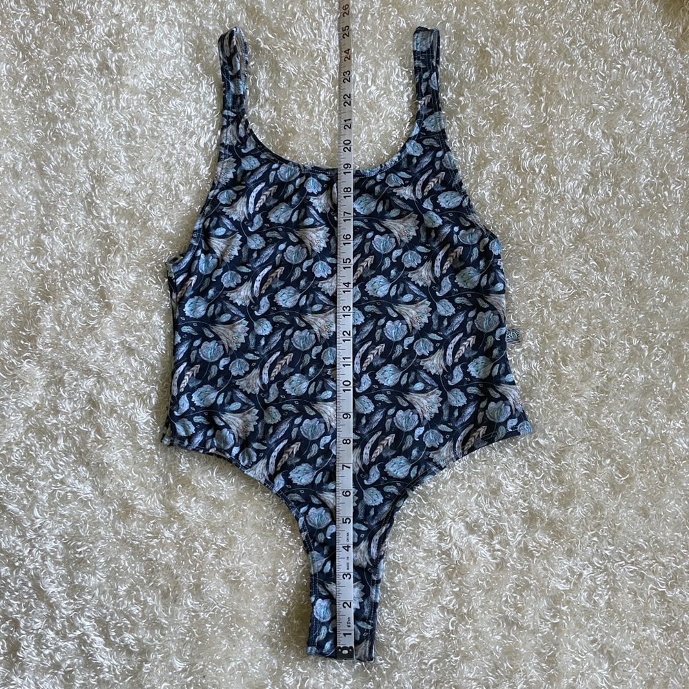 Bikini - Picture 4 of 7